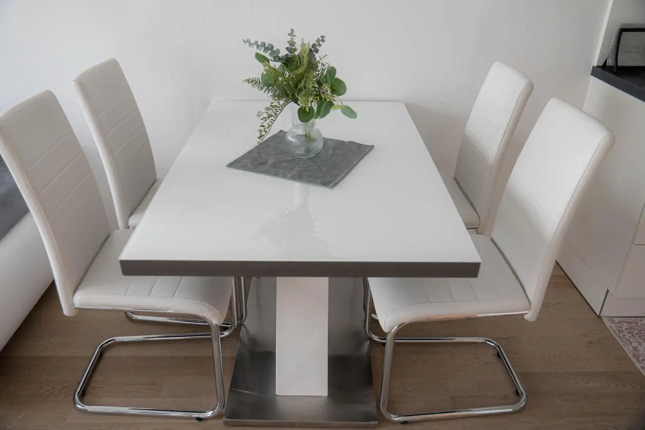 Restify10 - Skyline View - Fitness - Garge - Modern Apartamento Viena